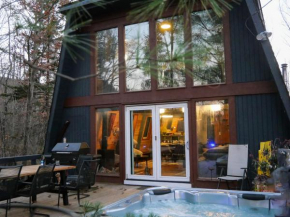 Luxury Chalet - 1 mile to Hunter Ski Resort- Hot Tub - Pets stay free